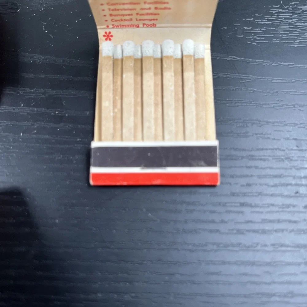 Vintage 1960s Matchbook Hotel Ramada Inn Roadside Hotel Frontstrike‎
